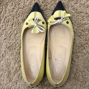Tod's Yellow and Black Leather Audrey Tassel Flats